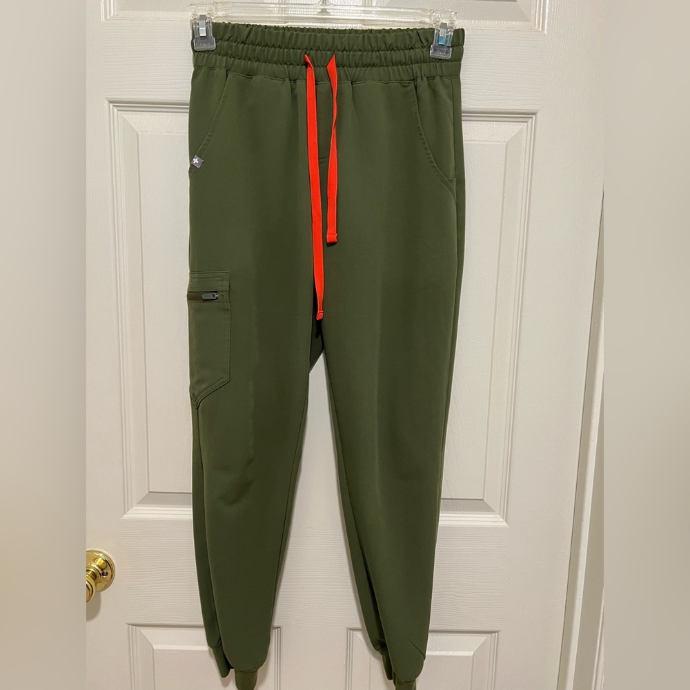 Figs Zamora High Waisted petite jogger scrub pants in dark olive. Size XS.
